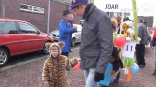 Kinderen vieren carnaval in Niftrik [upl. by Lehcear]