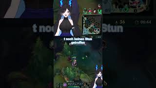 oh sie kann wohl doch treffen twitch leagueoflegends gaming memes vtuber animeshorts [upl. by Raymund]