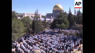 ISRAEL RAMADAN 200000 MUSLIMS ATTEND PRAYERS AT ALAQSA MOSQUE [upl. by Lsil744]