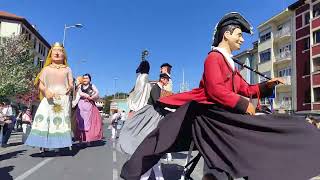 Gigantes de Ondalan Deusto bailando la polonesa en el festival de Erandio [upl. by Sinegra]