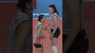 Dana Rettke ve Tijana Boskovic flörtleşirken 😅 volleyball shorts [upl. by Armstrong]