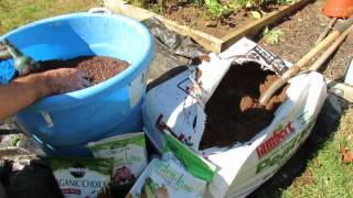 How to Organically Prepare Peat Moss for Container Raised Bed Gardens  The Rusted Garden 2013 [upl. by Julius594]