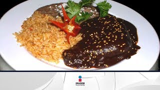 Receta de mole negro de Oaxaca  Recipe Oaxacan black mole [upl. by Nosnorb]