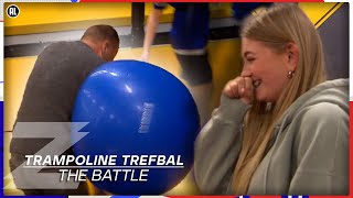 MARIJE SCHAKELT RON UIT TIJDENS TRAINING😱  The Battle Trampoline Trefbal  Zappsport [upl. by Elleira174]