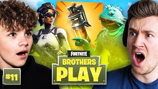 STINK BOMB GAMEPLAY  BROTHERS PLAY FORTNITE 11 [upl. by Salinas]