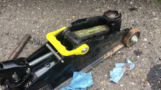 Car Jack abandoned at Walmart Lets test and fix it How to replace fluid Not lifting car [upl. by Laon]