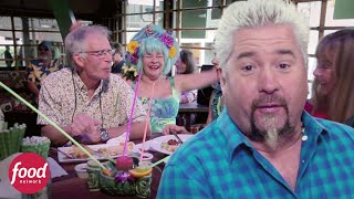 Guy conhece o Tiki Iniki no Havaí  Lanchonetes Clássicas com Guy Fieri  Food Network Brasil [upl. by Lotty172]