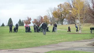 Golfers bundle up for final round of the season at Gardner Golf Course [upl. by Georgena242]