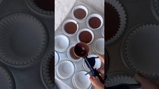 Use an ice cream scoop to easily and evenly fill your cupcake liners asmr shorts cupcake [upl. by Aridnere]