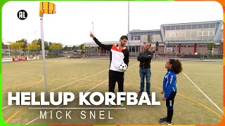 Tips voor de perfecte doorloopbal  Hellup Korfbal met Mick Snel  Zappsport [upl. by Adnuhsar307]