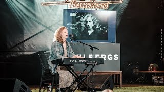 Alina Orlova – Elegantiškai Sninga LIVE Kitokie pasikalbėjimai [upl. by Ahsenauj357]