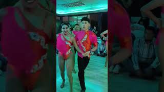 Bailarines de salsa en djembedancestudio dance [upl. by Atiruam]