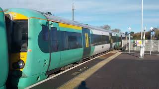 Southern Class 377 422 Electrostar amp 377 208 Arriving into Haywards Heath The 20th of November 2024 [upl. by Beasley]