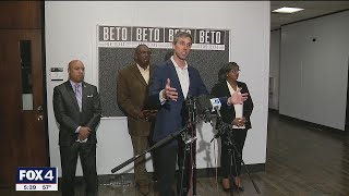 Beto O’Rourke criticizes Greg Abbott over power grid while campaigning in North Texas [upl. by Nonnaehr]