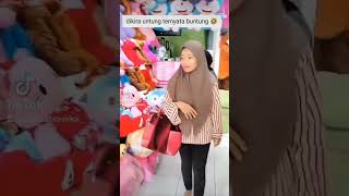 Mau untung jadi buntung 🤣 grosirboneka lucu bonekamurah comedy [upl. by Busiek152]