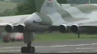 Red Arrows and XM655 Vulcan at Wellesbourne June 09 [upl. by Eldora509]