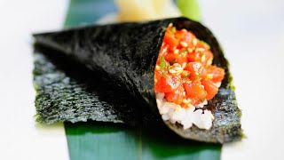 Recette  Temaki sushi au saumon [upl. by Ateekram]