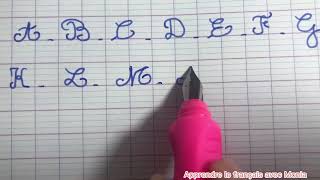 Apprendre à écrire les lettres de l’alphabet en cursives majuscules en respectant les interlignes [upl. by Goodrich]