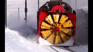 Snow PlowingtrainfartDampfschneeschleuder und Krokodil  Zug train [upl. by Darell220]