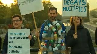 Chasse au plastique devant le Parlement de Strasbourg [upl. by Corrine]