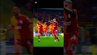 Torreira fenere acımıyoooor galatasaray ultraslan shortvideo subscribe torreira [upl. by Durwood231]