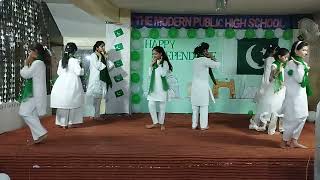 Charta suraj hai apna Pakistan Beautiful performance by 5th class from girls section [upl. by Akel800]