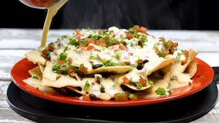 Nachos con Chorizo y Salsa de Queso Chihuahua® [upl. by Acirea]