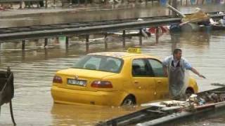 Erneut Tote bei RegenChaos in Istanbul [upl. by Hgielah]