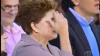 DILMA ERRA SINAL DA CRUZ [upl. by Aranahs]