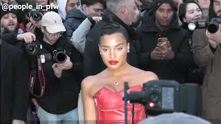 Indya Moore Pose  Alexander McQueen Fall Winter 20232024 fashion show in Paris  04032023 [upl. by Holbrooke613]