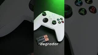 ¿Por qué el control de Xbox Series XS sigue usando pilas en pleno 2023 🎮🤔 [upl. by Ycnan635]