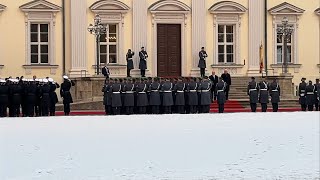 Deutsche Nationalhymne  Preußischer Präsentiermarsch Schloss Bellevue 04122023 [upl. by Trever]