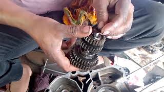 hero Honda Splendor Plus ful engine khol fitting motor Mechanic [upl. by Novyert679]