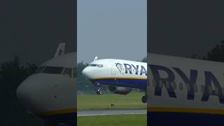 RYANAIR LANDING🛬💨 aviation planespotting ryanair landing shorts youtubeshorts subscribe [upl. by Hackett597]