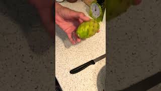 Kaktusz gyümölcs hámozás  How to peel a cactus fruit [upl. by Attwood]