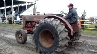 international w450 1958 tractor pull 2010 [upl. by Akcimehs]