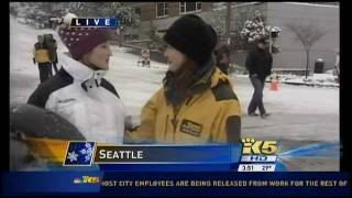 2012 Seattle Snow  KING 5 reporter accosted by an angry snow tuber [upl. by Ewens]