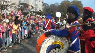 De Pietenband  Sinterklaas is jarig  Intocht Voorburg 2011 [upl. by Mazurek609]