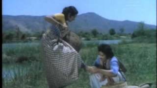 Attukutti Muttayittu Video Song  16 Vayathinile  Sridevi Kamal Haasan  Ilaiyaraaja [upl. by Switzer213]