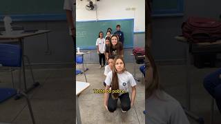 Teste do pobre 😅 E aí o que você faz 👀 professora escola shorts alunos teste pobre [upl. by Nomelif]