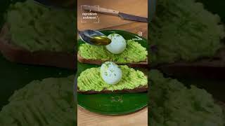 Avocado toast et œuf mollet [upl. by Marabel]