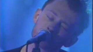 RADIOHEAD  no surprises live 1997 [upl. by Maffa]