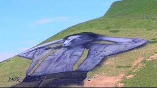 Une fresque géante sur un pâturage à Leysin [upl. by Marquis416]