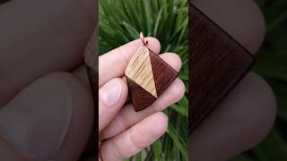 Yildun pendentif artisanal en bois une création signée Marion KoalaShop bijoux 🐨 [upl. by Nnylesor]