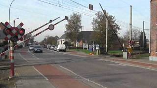 111112 Willebroek spoorwegovergangwmv [upl. by Nuahsak857]