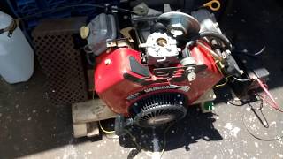 Briggs stratton v2 Vanguard 18 hp bebendo combustivel [upl. by Thorpe834]