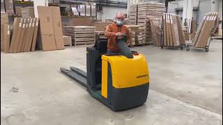 JUNGHEINRICH ECE 225 Electrick Pallet jack [upl. by Filemon689]