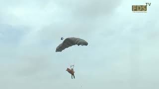 PARACHUTISME DÉMONSTRATION DE SAUT AU CAMP AMADOU LINDOR FALL AVEC LES FSLES PARAS ET EFS [upl. by Assela]