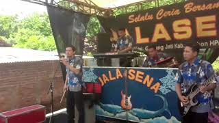 Kepalsuan jiwa  Elvy sukaesih  instrumental Dangdut suling bambu [upl. by Erdnua453]