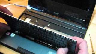 Upgrade Aspire One 522 Disk and Memory  HowTo Access [upl. by Haisej]